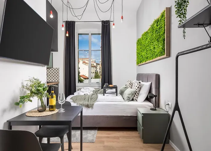Apartments & Rooms One World
