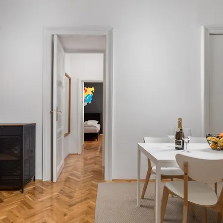 Apartments & Rooms One World Rijeka Exterior photo
