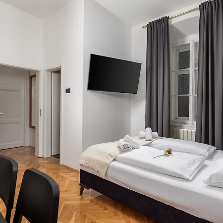 Apartments & Rooms One World Rijeka Exterior photo