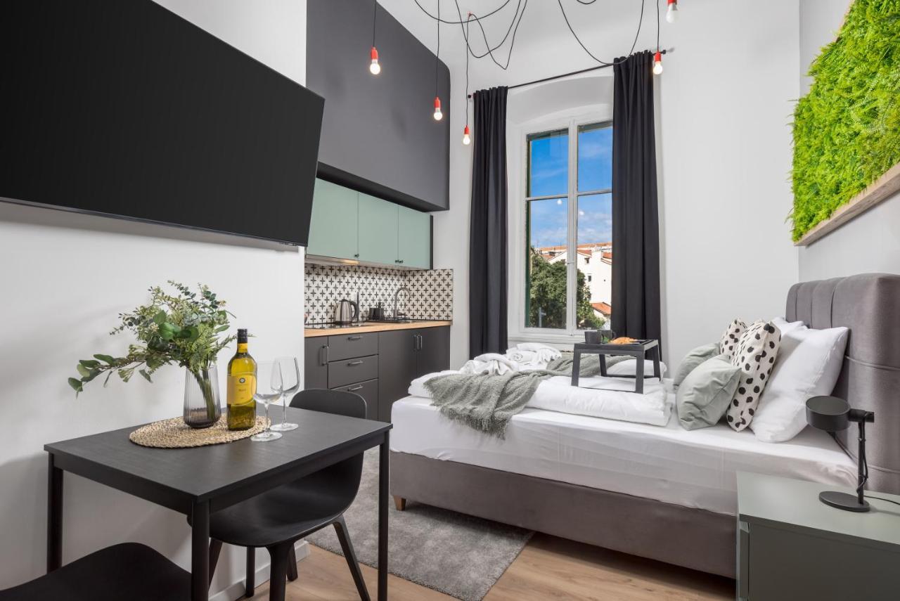 Apartment & One World *
